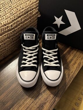 NEW in Box Converse MADISON Black and White Classic  Sneakers